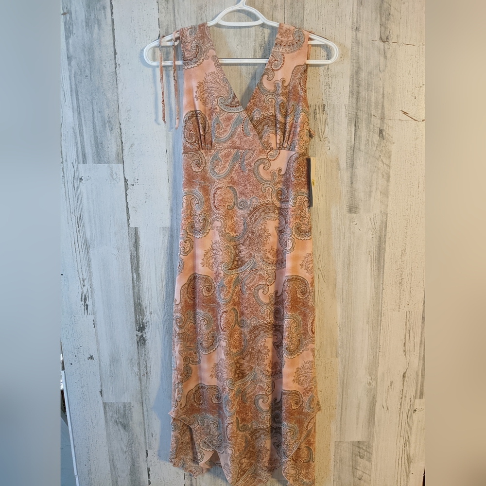 Woman's sleeveless dress sz large